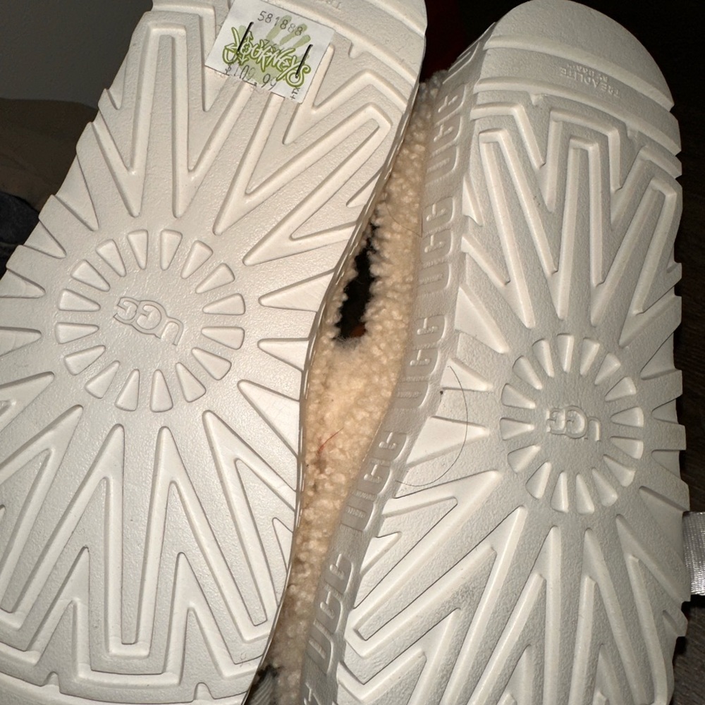 Ugg slides - Picture 3 of 5